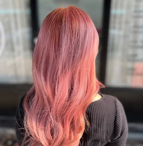 Woman with pinky rose gold coloured hair